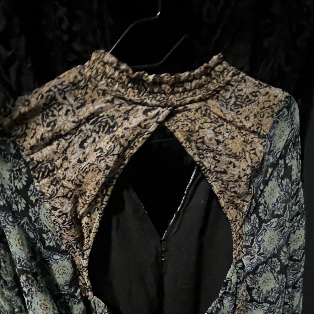 โข๐
๐
ก ๐
๐
โข๐
๐
๐
๐
๐
๐
Gabi Tunic Top - Picture 5 of 6
